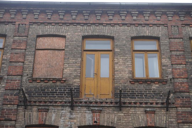 Opuszczona zabytkowa kamienica przy ul. Sienkiewicza w Białymstoku