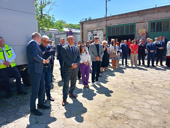 W ścianie budynku powstającego Branżowego Centrum Umiejętności w branży elektroenergetyki zamurowana została także kapsuła czasu