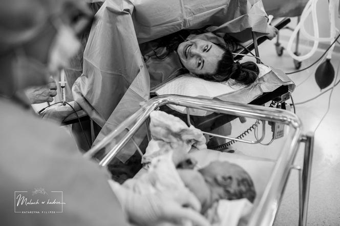 „Kolekcjonuję nieuchwytne chwile”. Reportaże z narodzin pozwalają odczarować traumę z porodu