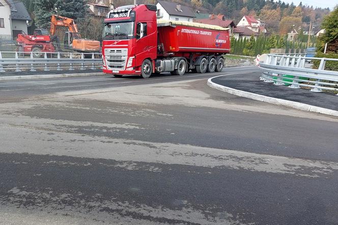 Kończy się budowa nowego mostu na ulicy Marcinkowickiej w Chełmcu 