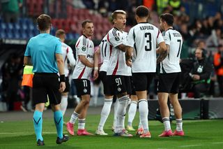 Legia Warszawa wygrała z Szachtarem! Kosmiczne dwa gole Rafała Augustyniaka