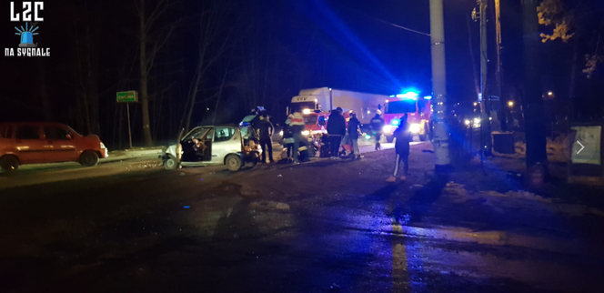 Gmina Liszki: POTĘŻNE zderzenie pojazdów! Dwie osoby RANNE. Blokada drogi