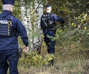 Zamknięte lasy, policjanci i żołnierze z długą bronią. Tak wygląda jedna z największych obław w historii Polski