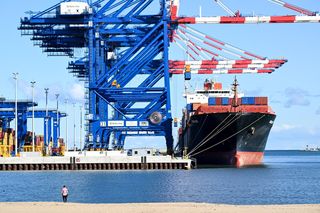 Przełom w transporcie morskim! Kontenerowiec z Chin dotarł do Gdańska szlakiem arktycznym