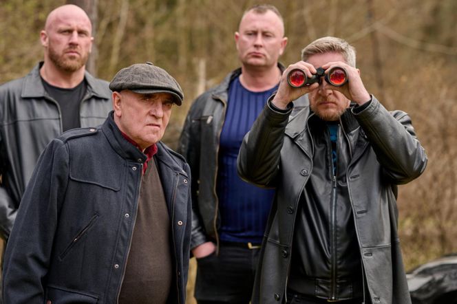 Na Wspólnej odc. 4042. Seba (Bartosz Głogowski), Zawias (Sławomir Sulej)