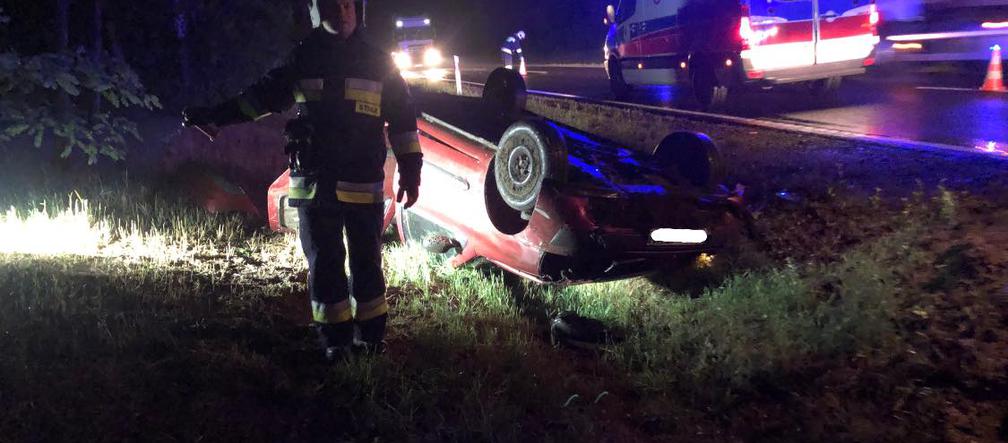 Kolejny wypadek na DK 10! W Przyłubiu dachowała osobówka! [ZDJĘCIA] 