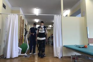 Jak działa egzoszkielet? Lubelski szpital pochwalił się nowoczesnym sprzętem 
