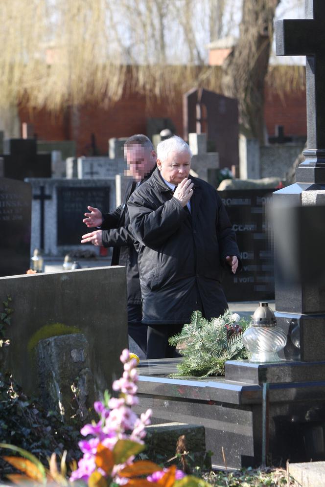 KACZYŃSKI NA CMENTARZU.