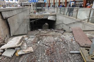 Autobus wjechał w przejście podziemne. Jedna osoba zginęła, trzy zostały ranne