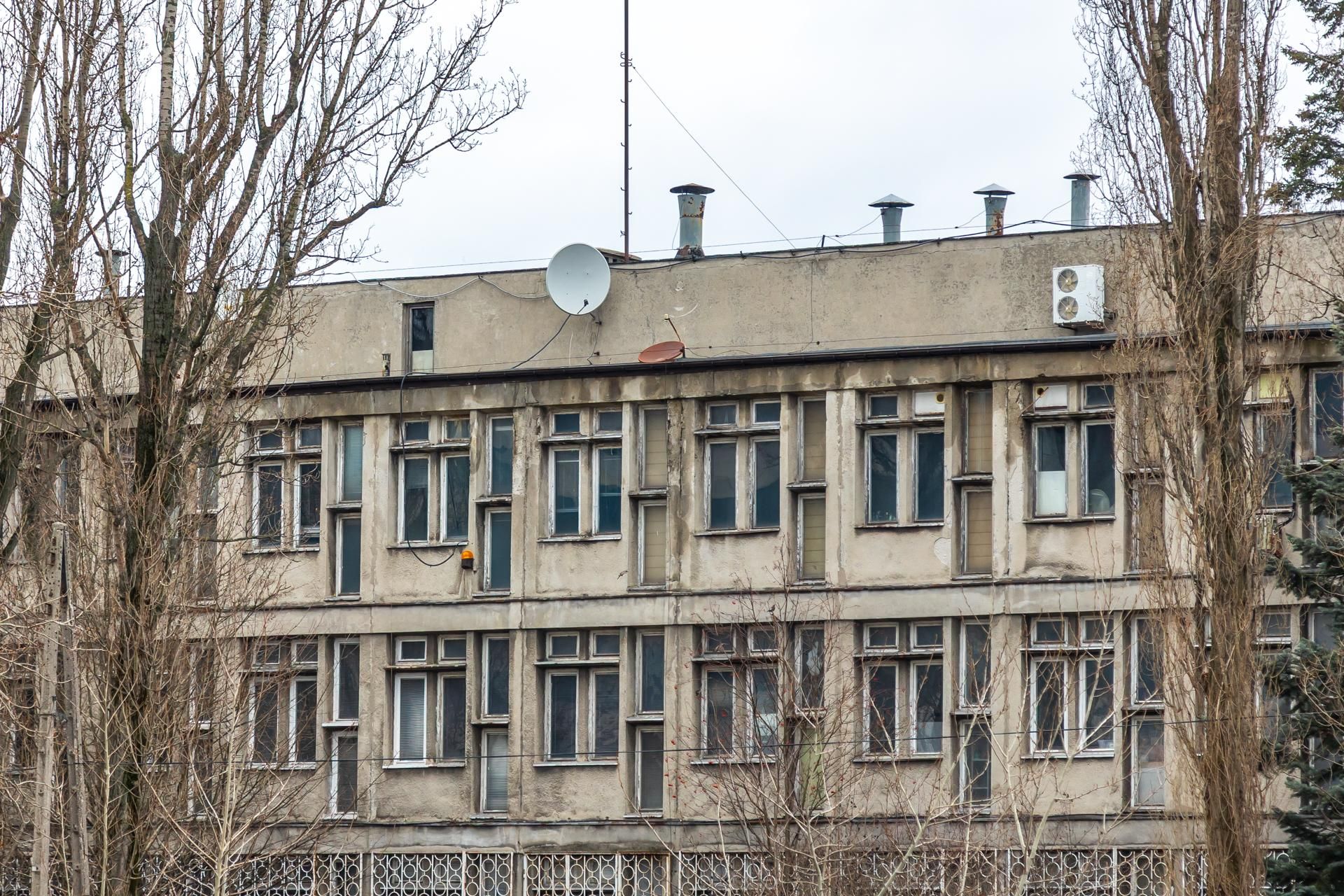 Zabytkowa hala na Suwak 4 w Warszawie