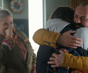 Barwy szczęścia, odcinek 3242. Aldona (Elżbieta Romanowska), Borys (Jakub Wieczorek), Romeo (Jacek Tyszkiewicz)