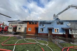 Pożar w Kunowie. Dwie osoby w szpitalu, 19 ewakuowanych. Co się stało?