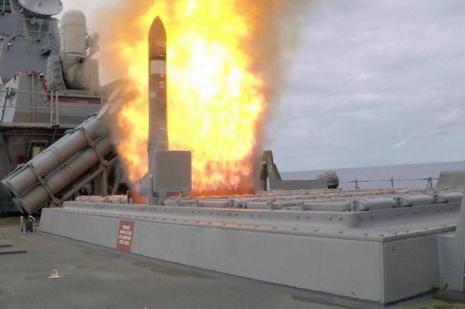 Start rakiety z wyrzutni Mk41 na okręcie US Navy