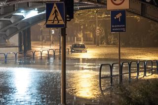 Ulewna noc w Gdańsku na zdjęciach