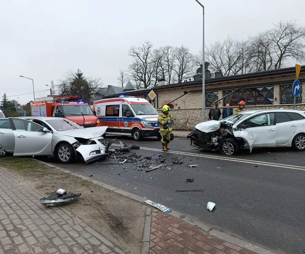 Cztery osoby ranne w wypadku na DK72 w Poddębicach