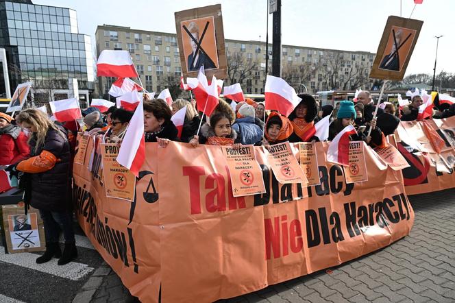 Protest kupców z Marywilskiej przed ratuszem