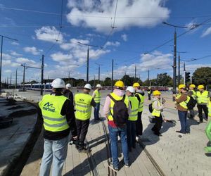 Elektrobusy i nowe tramwaje będą jeździły po Bydgoszczy. Ruszyły pierwsze prace inwestycyjne MZK 