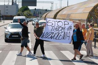 Protest mieszkańców w Letnicy. Czarny pył do domu leci, tak się truje nasze dzieci 