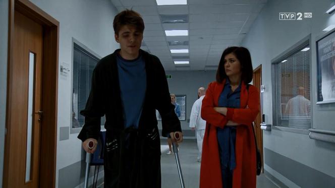 M jak miłość, odc. 1456. Kinga (Katarzyna Cichopek)), włamywacz Misiek (Maciej Malczewski)