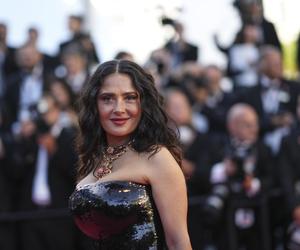 Salma Hayek nic się nie zmieniła przez 20 lat! Te zdjęcia w bikini to hit!