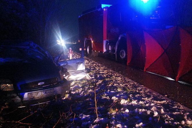  Śmiertelny wypadek pod Lęborkiem. Kobieta zginęła w zderzeniu z lawetą [ZDJĘCIA]