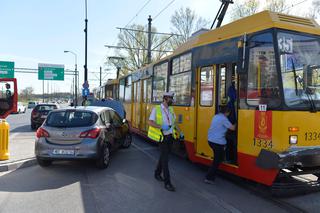 Samochód zderzył się z tramwajem na Puławskiej