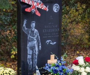 Tak wygląda grób Macieja Krakowiana przez 1 listopada