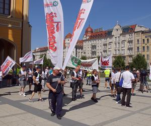 Protest pracowników PKP Cargo we Wrocławiu. Pracę ma stracić prawie 400 osób 