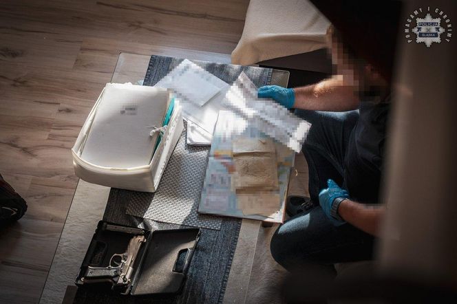 Śląska policja poluje na mafię śmieciową. Kolejne osoby zatrzymane. Zarzuty dla 105 osób