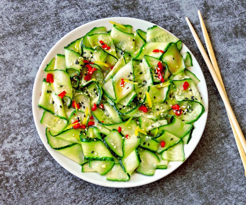 Surówka z ogórka i dymki