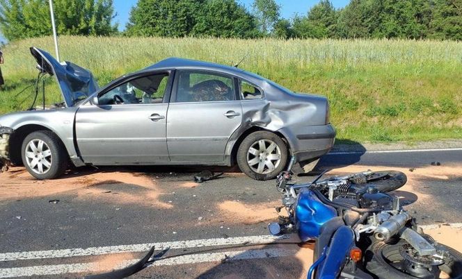 Śmiertelny wypadek pod Radomskiem. Osobówka zderzyła się z motocyklistami [ZDJĘCIA]