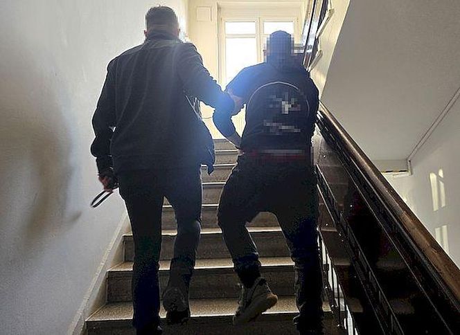 Kradli paliwo z ciężarówek i odsprzedawali. Młodzi włamywacze i paser zatrzymani przez policjantów z Góry