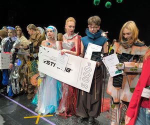 Leszno: młodzi projektanci w Teatrze Miejskim. Szmaragdowy Guzik przyznany 