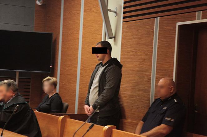  Zmasakrował Marcina w bramie, bo złapał go na kradzieży. Łukasz W. trafił za kratki. Posiedzi 15 lat