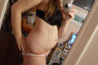 Ta dziewczyna była szczupła, ale UTYŁA dla swojego chłopaka! 