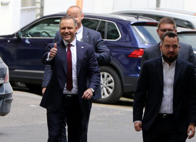 Zjechali na spotkanie do siedziby PiS na Nowogrodzką