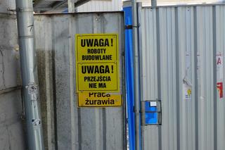 Spider-Man wspiął się na dźwig budowlany. Szokujące sceny w centrum miasta