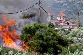 Pożary w Grecji przybierają na sile. Coraz więcej miejscowości jest zagrożonych [MAPA]