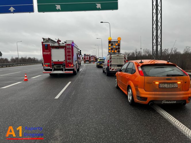 Pożar ciężarówki przewożącej paliwo lotnicze na autostradzie A1