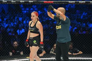 Kuriozalny koniec walki Schreiber – Jaroniewska na CLOUTMMA 5! Wszyscy byli w szoku po tym, co zobaczyli w klatce