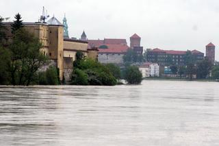 Wielka woda wdzierała się do domów. 14 lat temu Kraków i Małopolska walczyły z powodzią