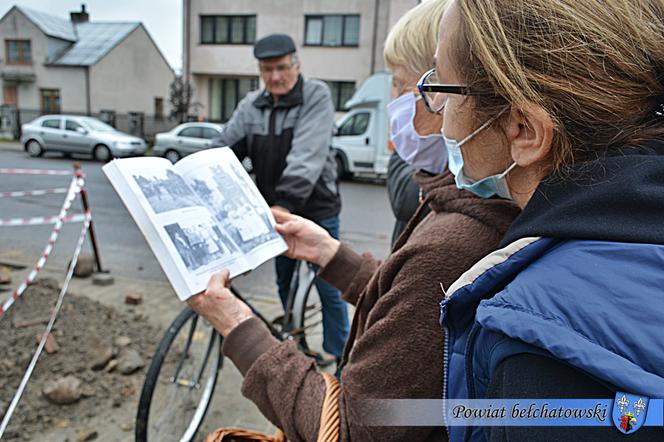 Łódzkie. Podczas budowy znaleziono pomnik Piłsudskiego! Pod ziemią przeleżał 80 lat! [FOTO]