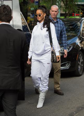 Rihanna na lotnisku