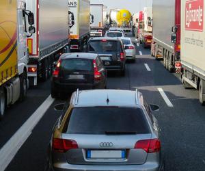Wypadek na DK 86 w stronę Tychów. Ogromne utrudnienia i korek na kilka kilometrów