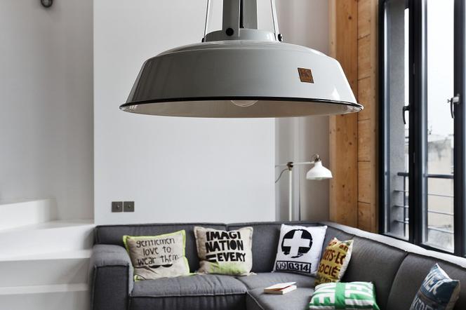 Szara loftowa lampa