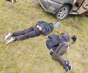 Dramatyczny pościg w Wołominie! BMW w rowie, imigranci z Afganistanu w rękach policji