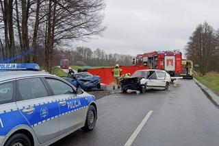 Śmiertelny wypadek pod Łaskiem. Kierujący volkswagenem nie żyje, 4-letnie dziecko zabrał śmigłowiec [ZDJĘCIA]