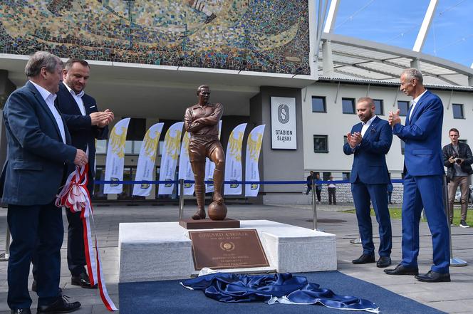 Gerard Cieślik, legenda Ruchu Chorzów ma swój pomnik. Pod Stadionem Śląskim