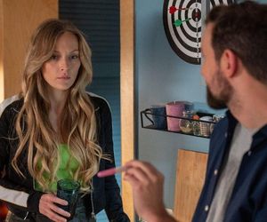 Barwy szczęścia. Renata nie chciała dziecka z Kodurem, a prywatnie Anna Mrozowska dopiero co została mamą! To dlatego zniknęła z serialu - ZDJĘCIA