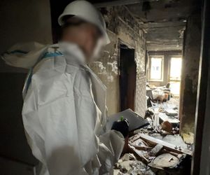 Policjanci pokazali jak wygląda wnętrze spalonego budynku w Ząbkach. Wstrząsające obrazki